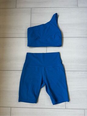 Set!! Lululemon Align Shorts & Asymmetrical Bra, size 6, Blue
